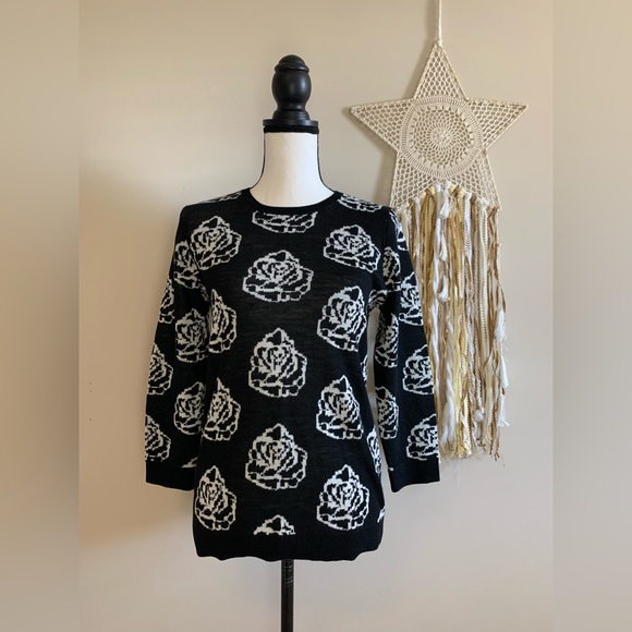 Ann Taylor Sweaters - Ann Taylor sweater with flowers size small EUC B59